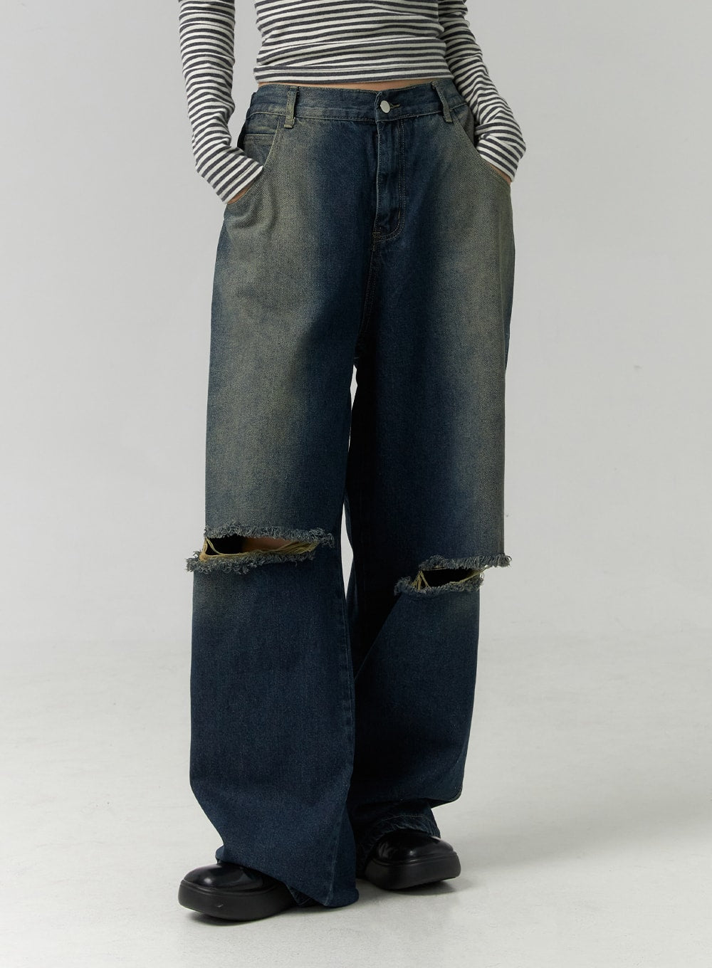 Destroyed Washed Wide Leg Jeans CN324 in dark blue, front waist-to-hem close-up on model, showing washed denim fading, large frayed knee destruction detail and extra-wide leg silhouette on cotton denim.