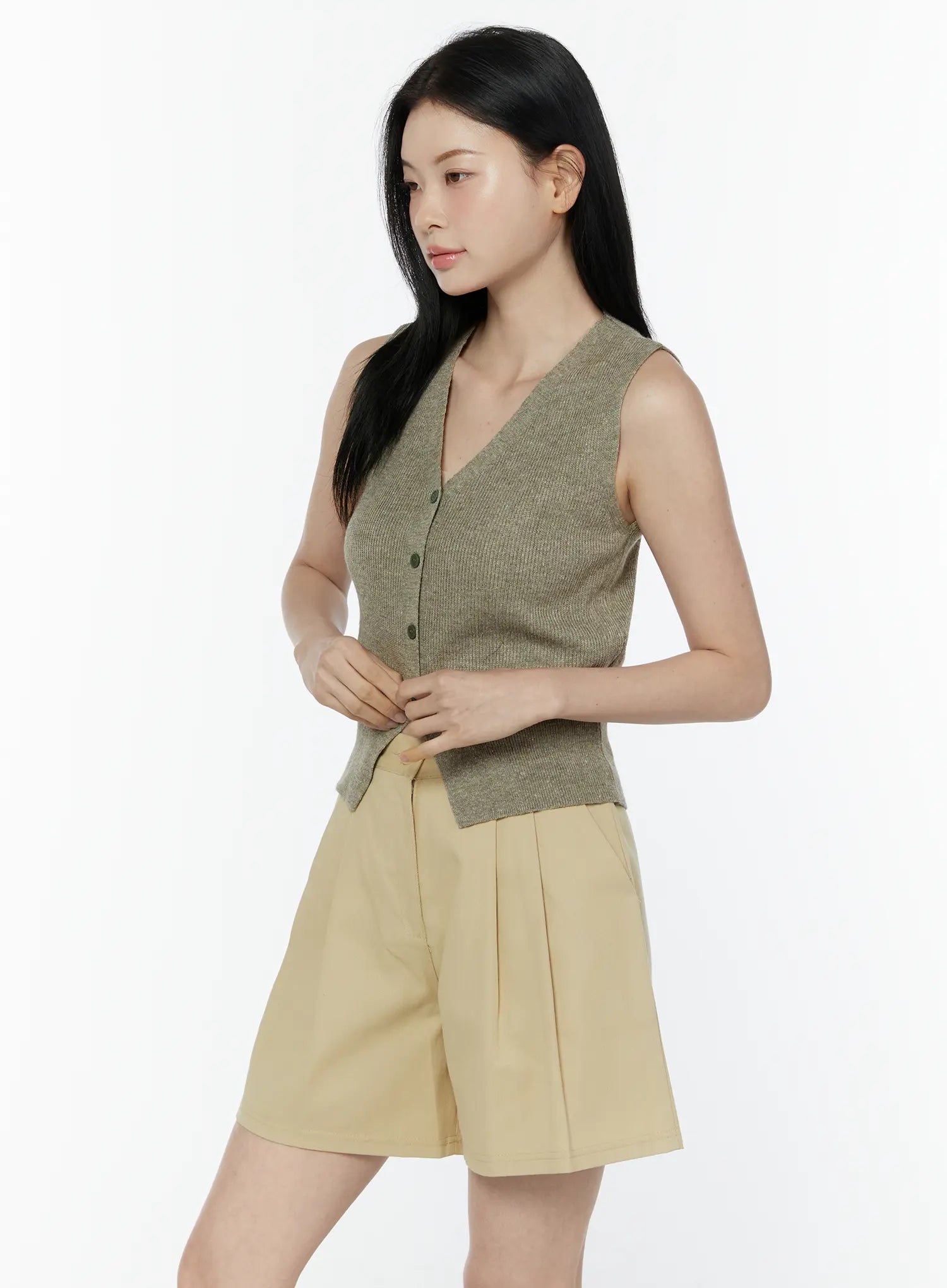 v-neck-ribbed-knit-vest-iu505