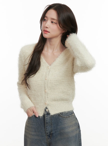 fuzzy-v-neck-buttoned-crop-cardigan-ij510