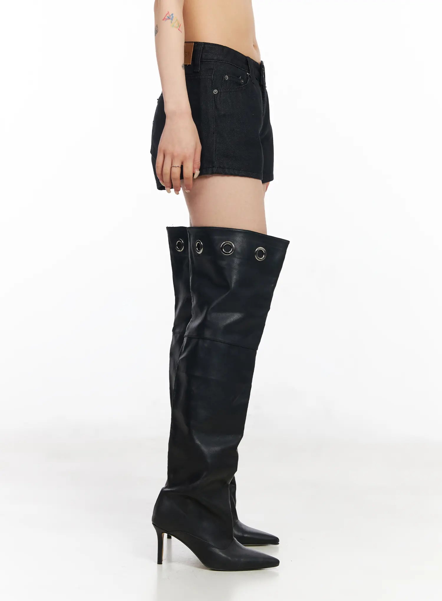 low-waist-dark-wash-denim-shorts-cm517