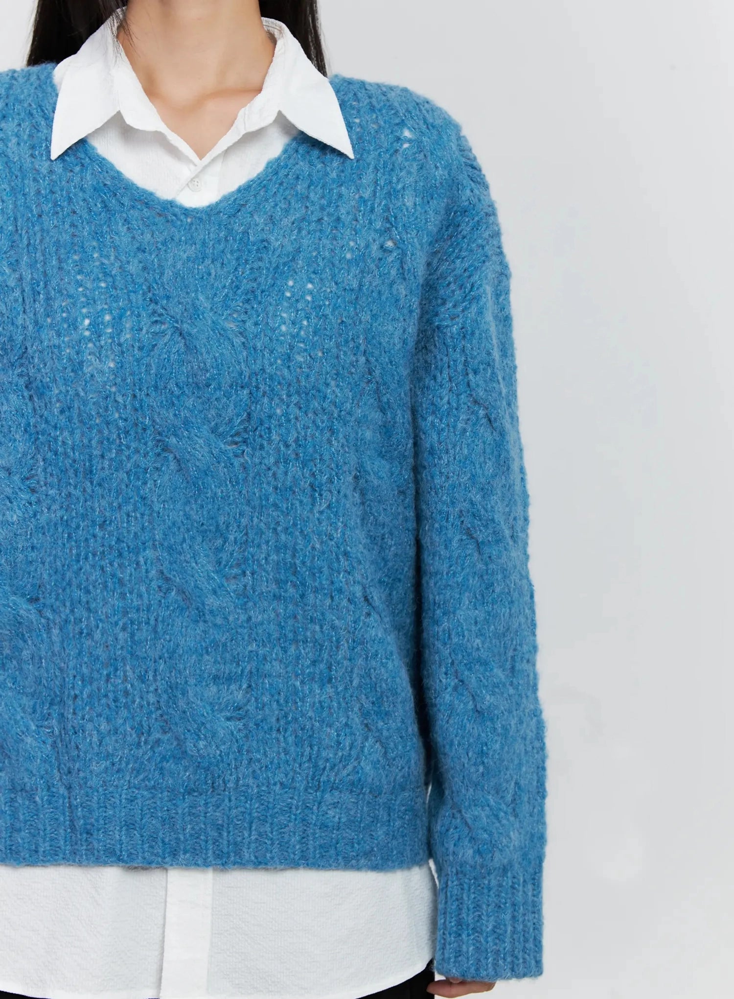 cable-knit-v-neck-sweater-is516