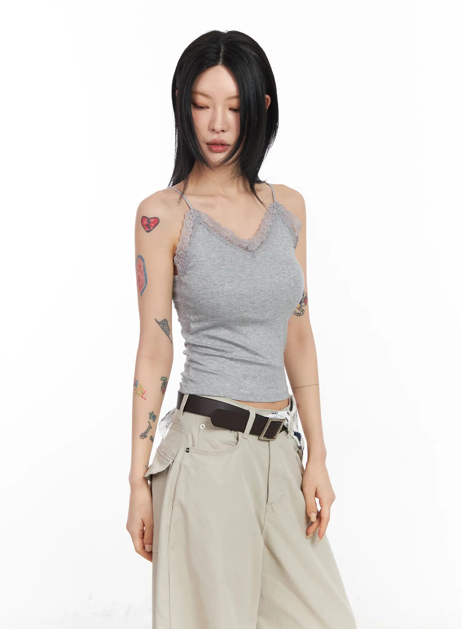 v-neck-lace-camisole-top-cf526 / Gray