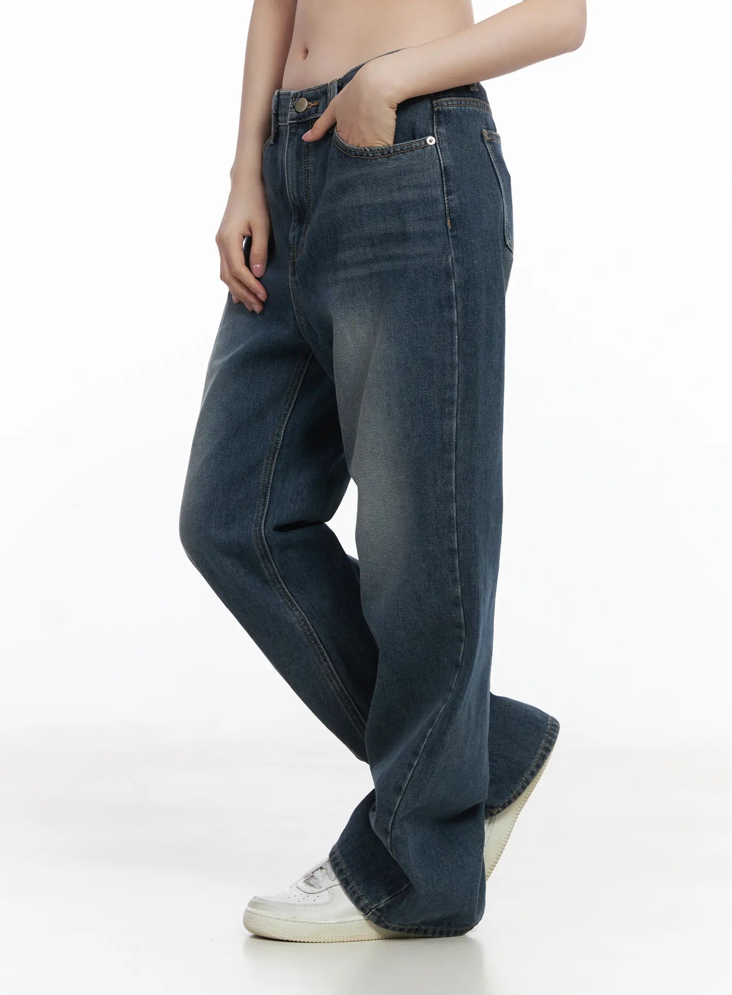 anika-fleeced-baggy-jeans-cj506