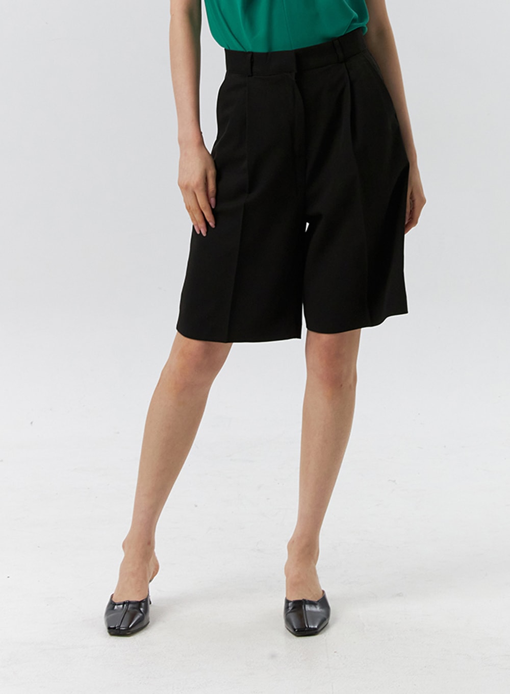 Tailored Bermuda Shorts IL326