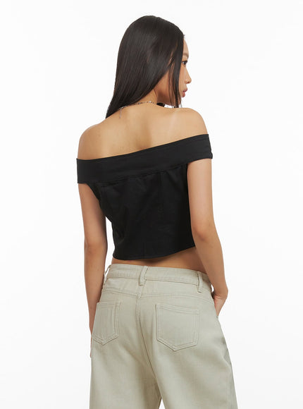 off-shoulder-buttoned-crop-top-iy422