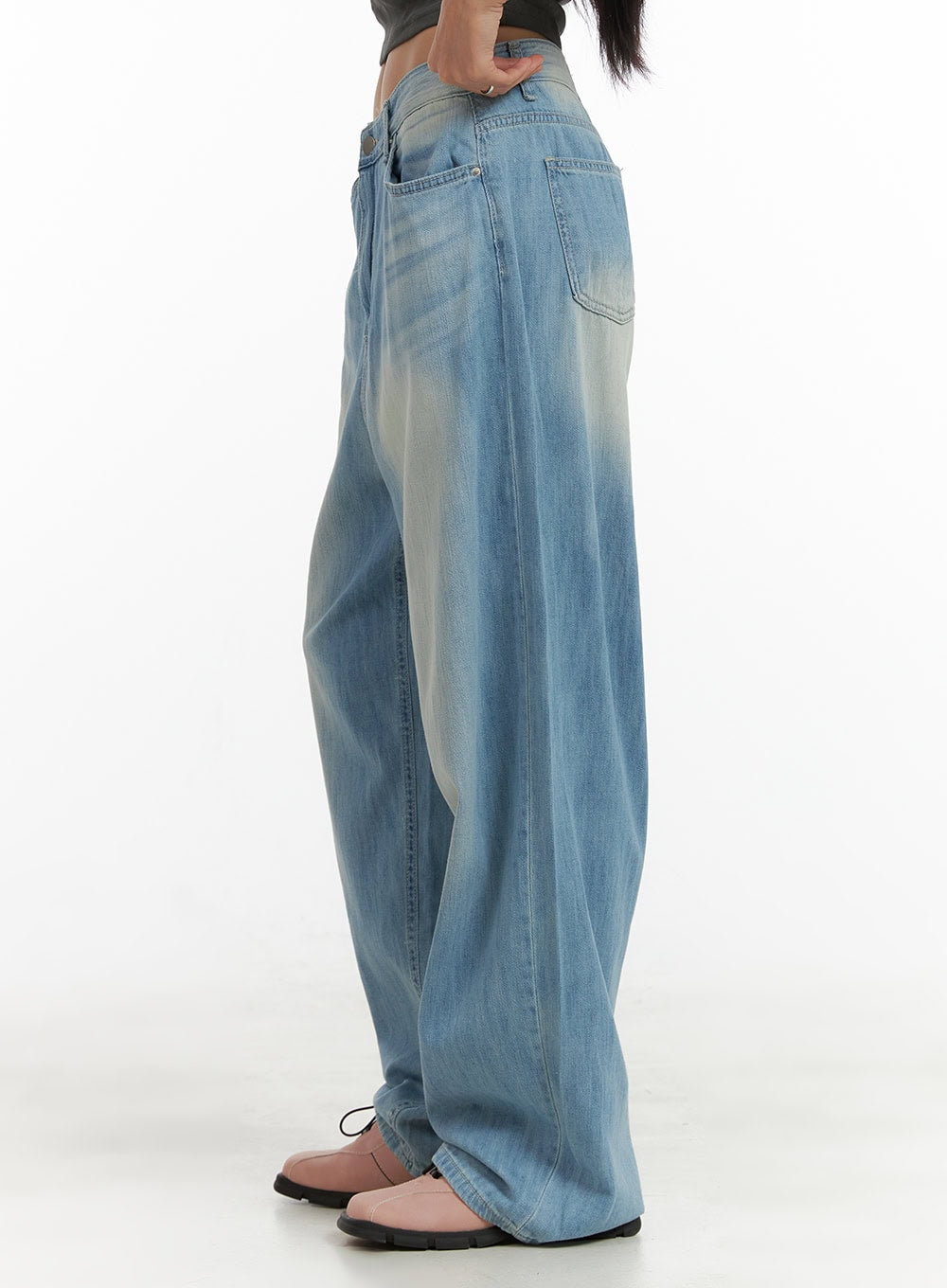 Washed Comfort Baggy Jeans CU414 in light blue, close-up side profile from waist to hem on model, highlighting washed fading, side seam drape, and wide baggy leg silhouette.