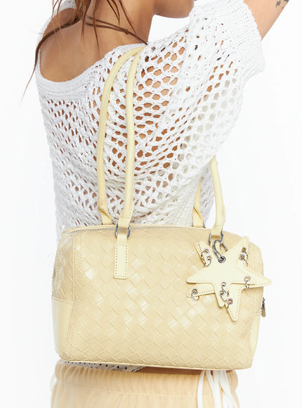 vegan-leather-shoulder-bag-with-keychain-cu517