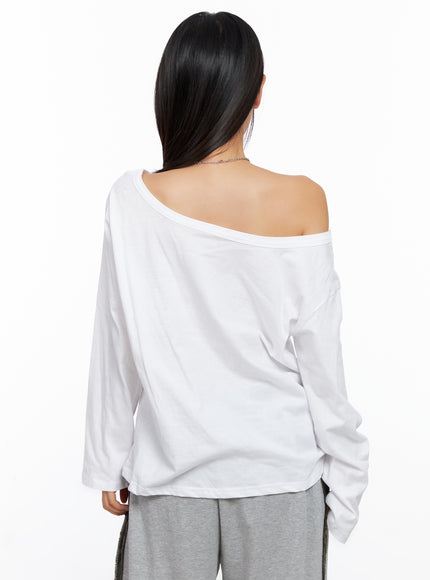 relaxed-off-shoulder-long-sleeve-top-co514