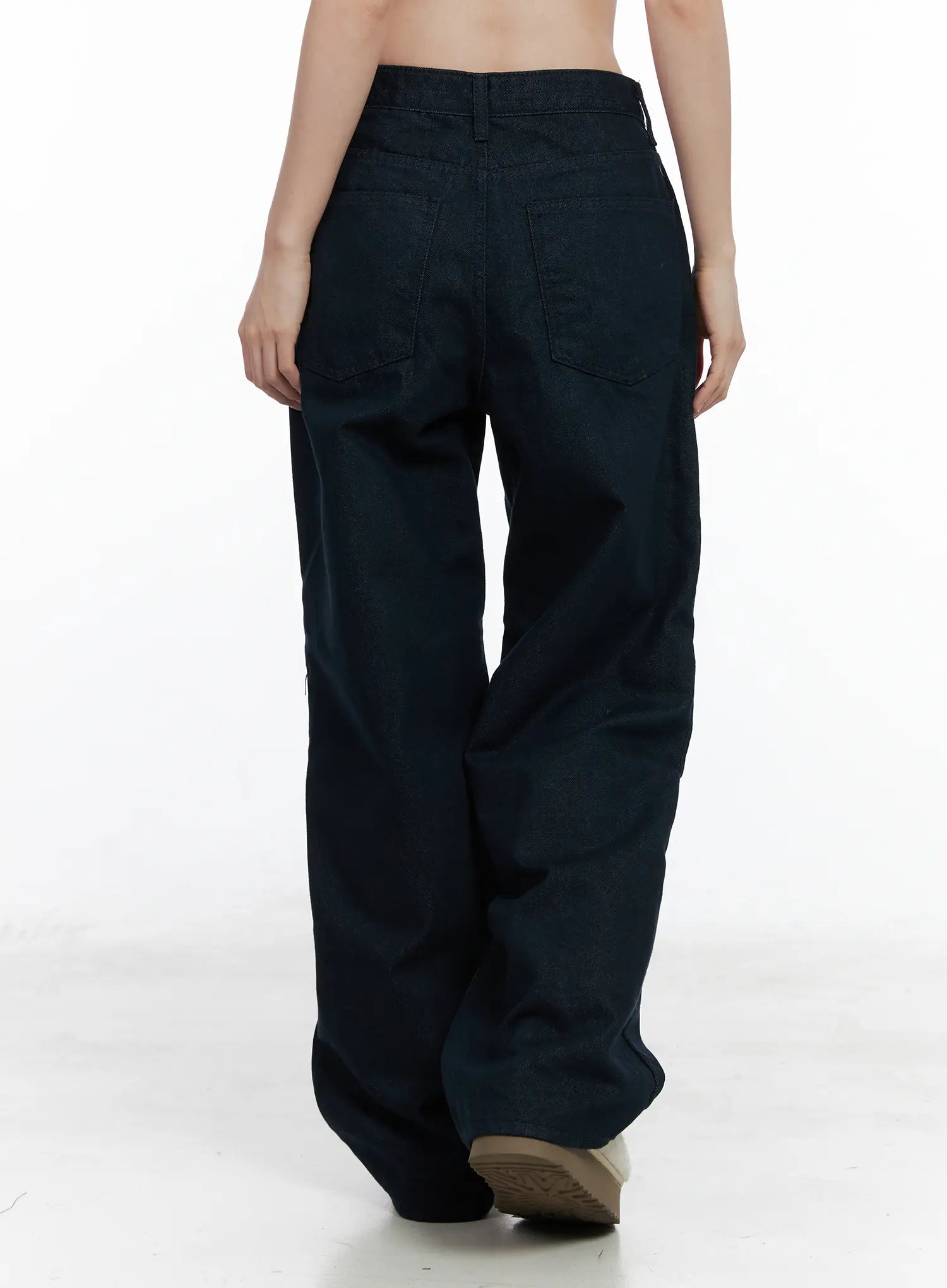 Drew Non-Fade Relaxed Fit Wide Jeans CN519 in dark blue, back view on model, patch back pockets visible, relaxed wide fit cotton denim with clean non-fade finish.