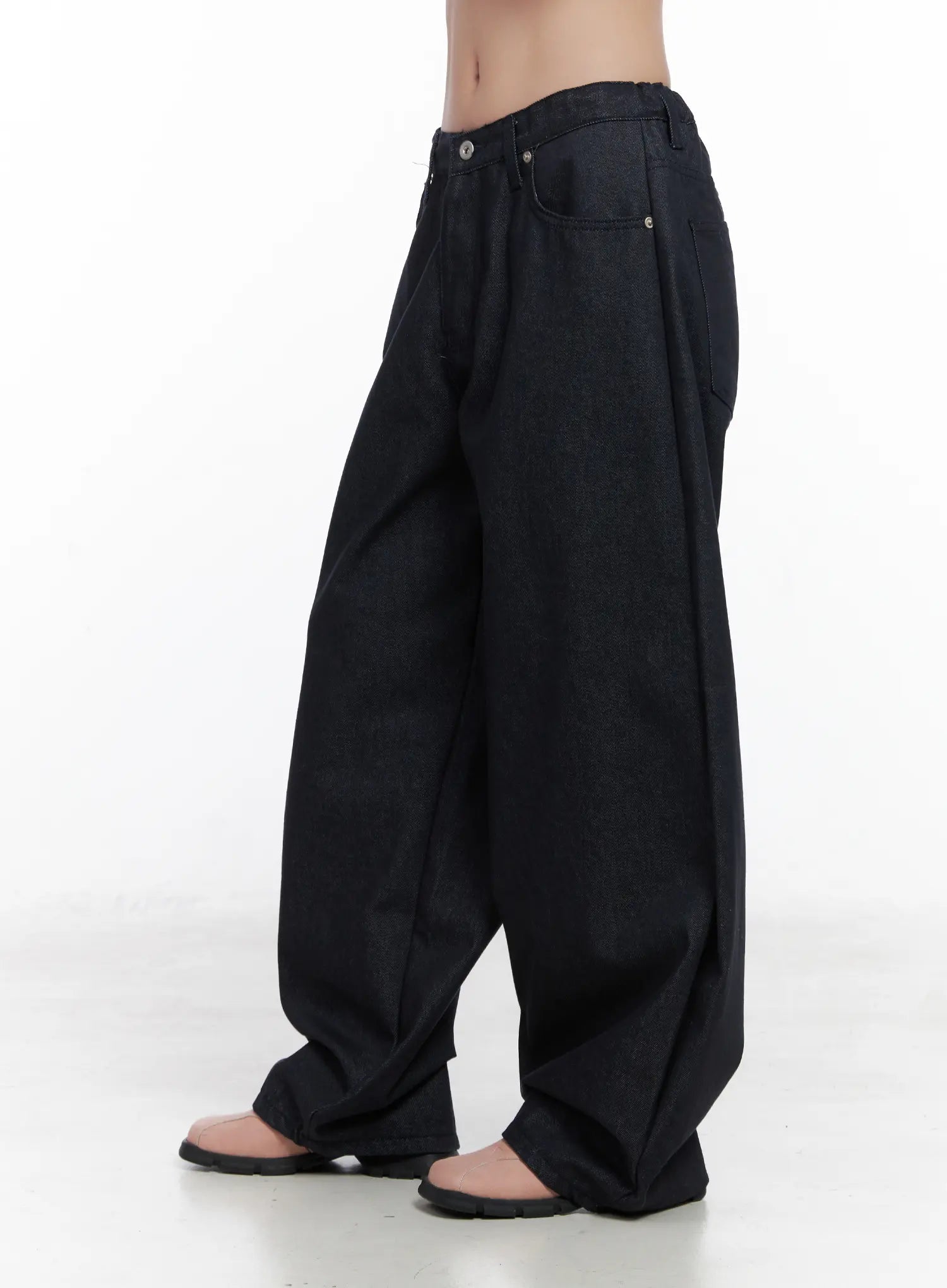 Solana Unwashed Wide-Leg Jeans CN514 in dark indigo, side view on model, dramatic wide-leg drape from hip to floor, low-rise waistband and structured unwashed cotton-polyester fabric.