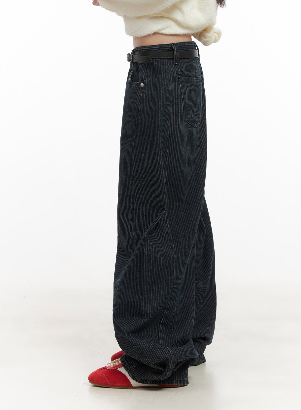 Comfortable Striped Wide-Leg Pants CD425 in dark blue, side close-up waist-to-hem on model, vertical corded stripe detail, black belt at high waist, wide pooling leg hem, red sneakers.