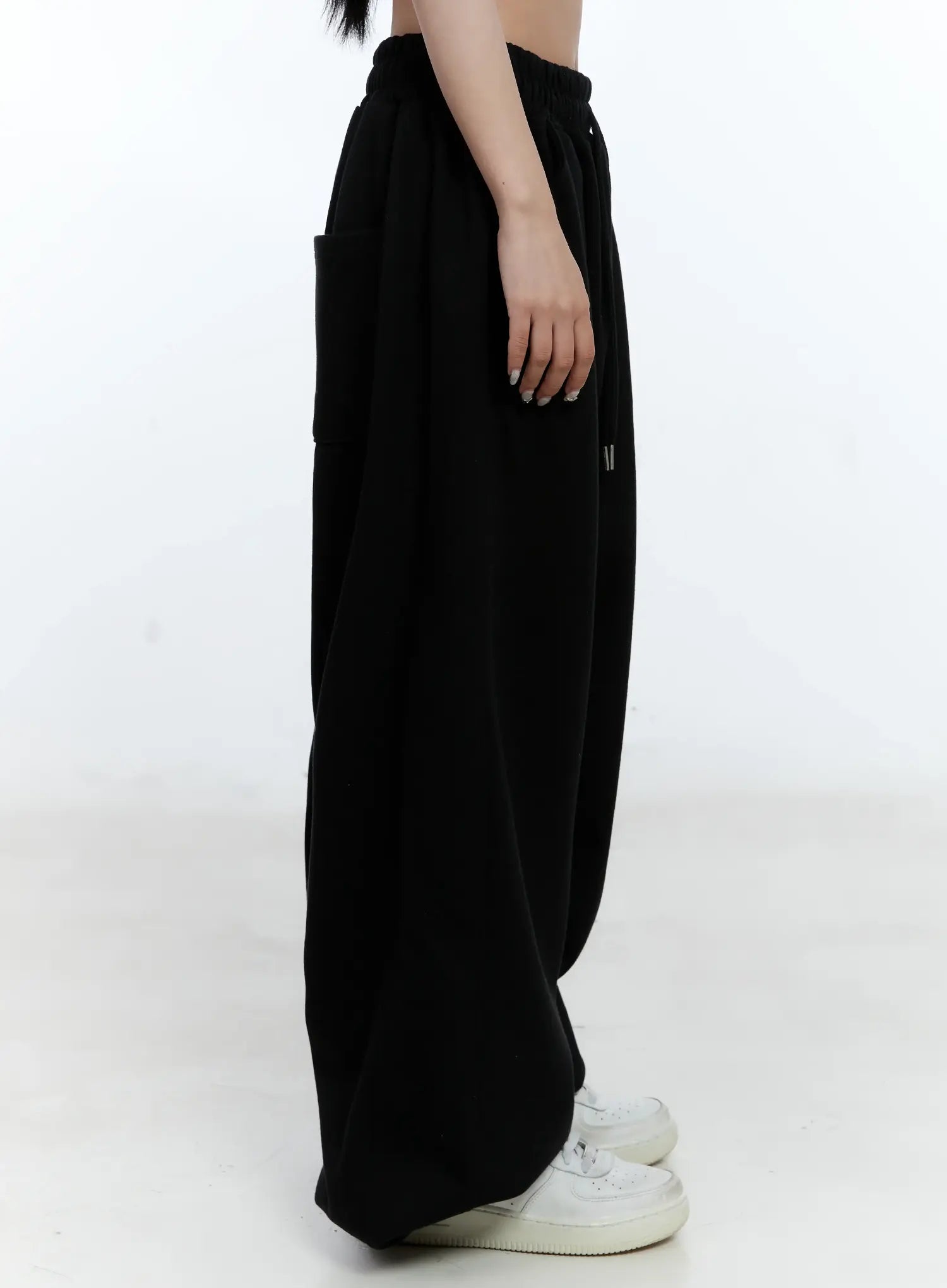 wide-leg-relaxed-fit-track-pants-cl530