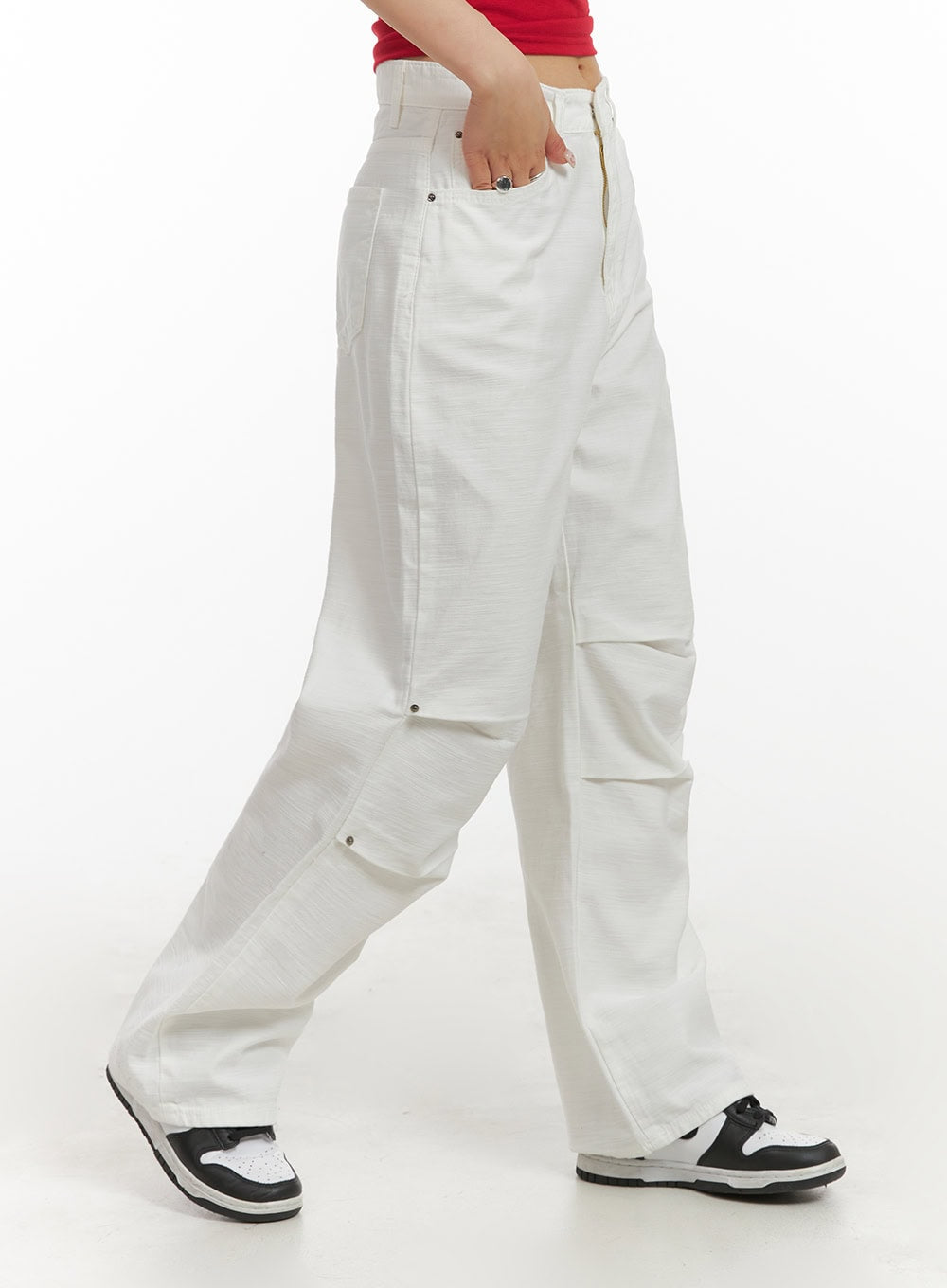 pintuck-straight-leg-pants-iy410