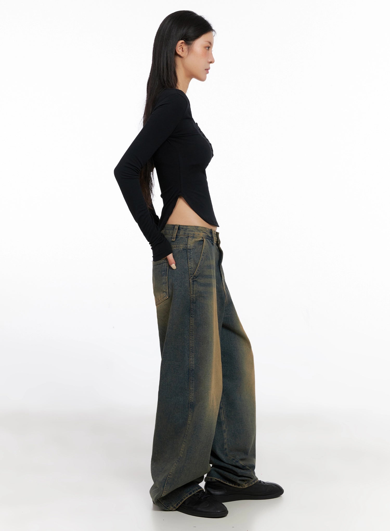 Minju Vintage Washed Baggy Jeans IS508 in dark blue, side full-length on model, showing extreme wide-leg silhouette and yellow-to-blue washed gradient, paired with black long sleeve crop top.