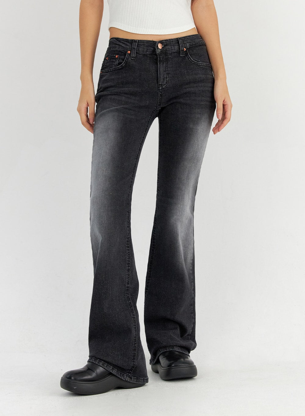 Bootcut Washed Jeans CO325 in dark gray, close-up front shot from waist to ankle on model, low-rise fit with washed fade detailing, slim leg opening into bootcut flare, copper rivets visible.