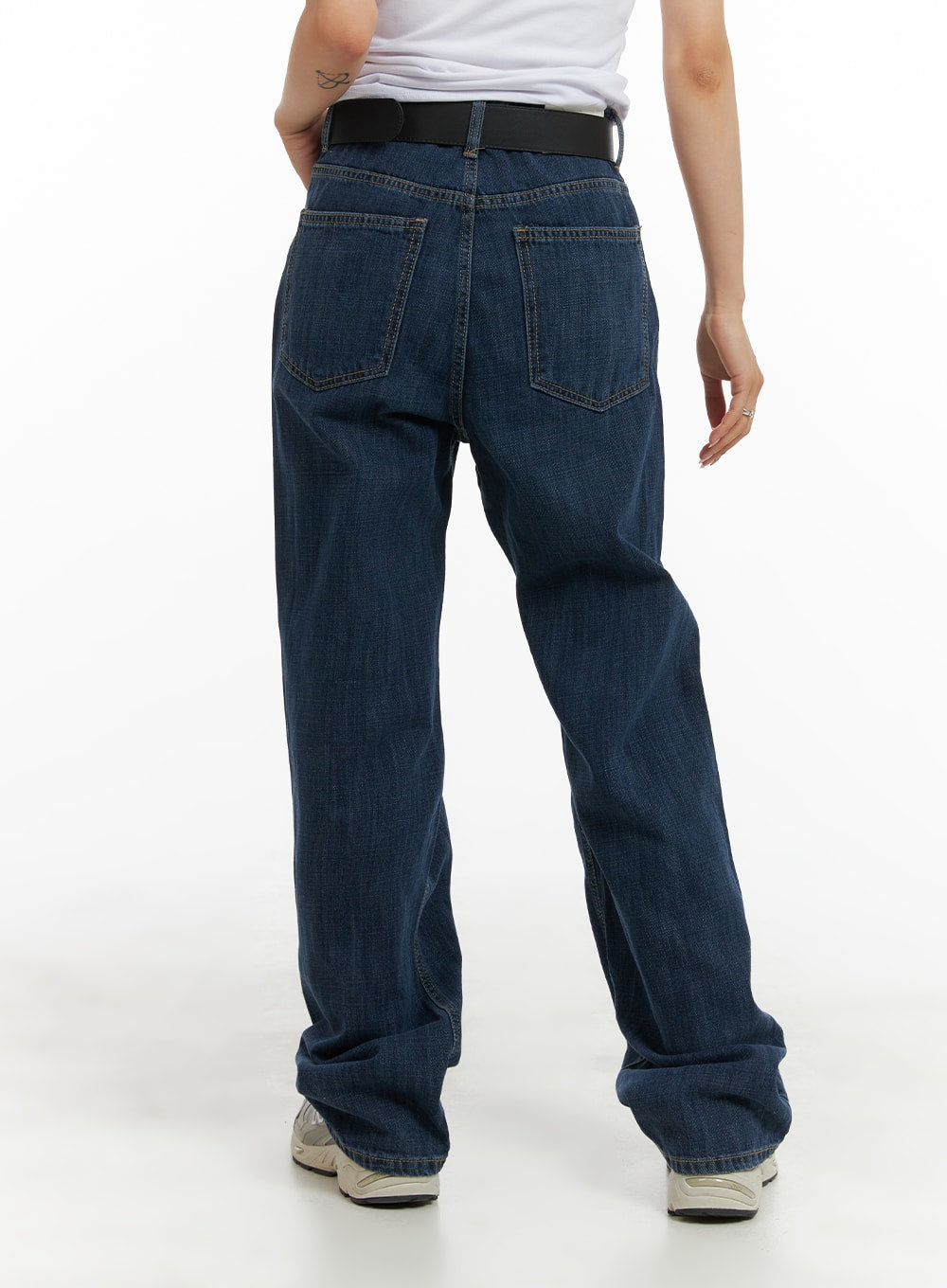 Washed Straight Jeans CA408 in dark blue, back view on model, dual back patch pockets with contrast stitching, straight-leg washed denim, black belt, styled with white tee and sneakers.