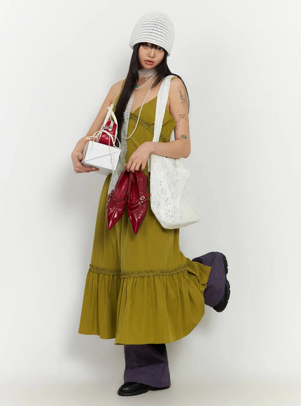 floral-eyelet-shoulder-tote-ia523