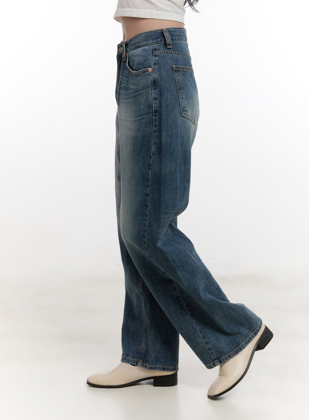 Belle Washed Wide-Leg Jeans CF528 in blue, close-up side shot on model, highlighting washed denim seam detail, wide leg opening, and side pocket stitching with cream boots.