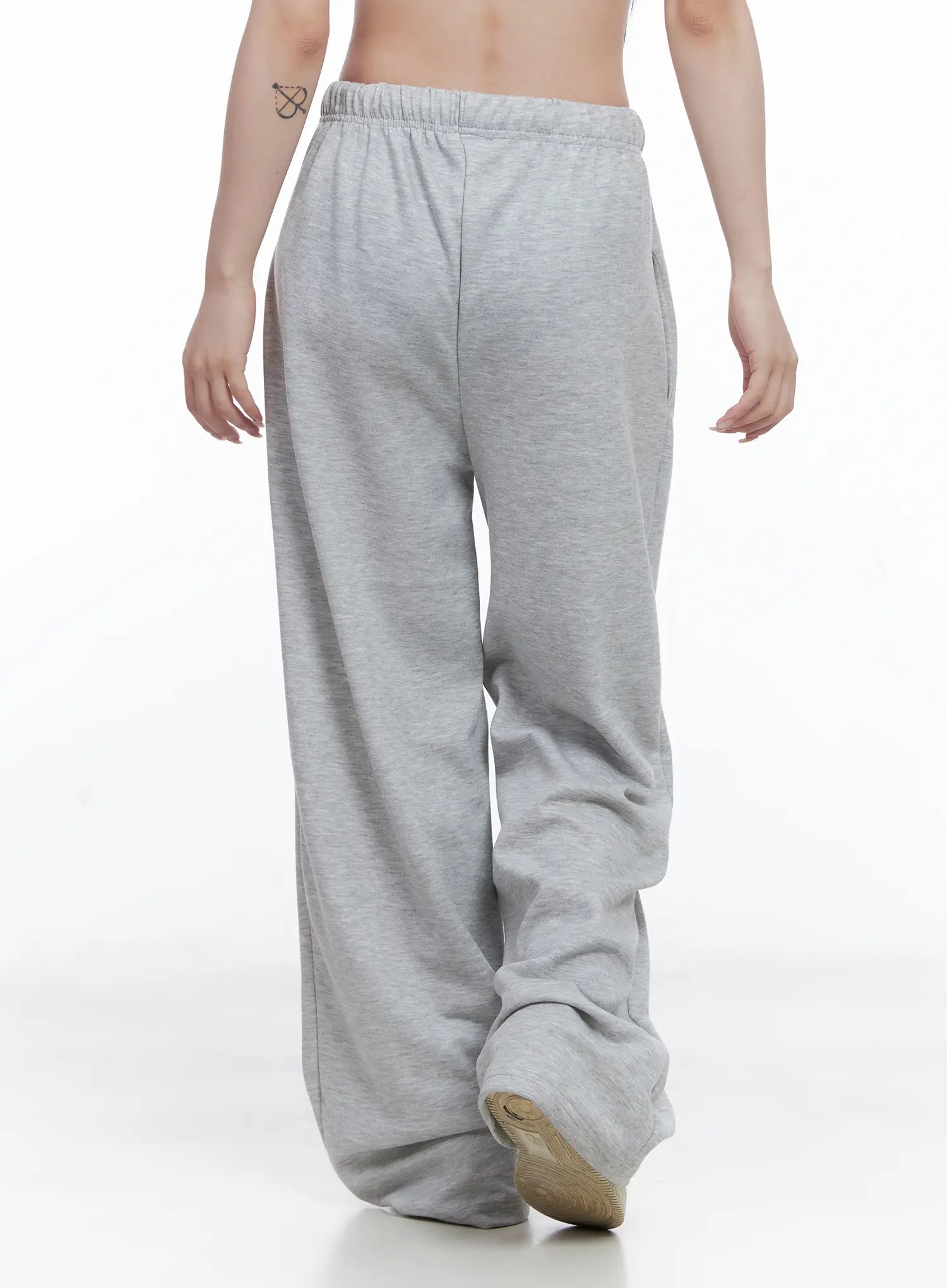 comfort-fit-wide-sweatpants-cg529
