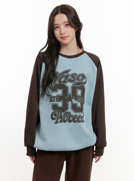 cozygraphic-raglan-sweatshirt-on429