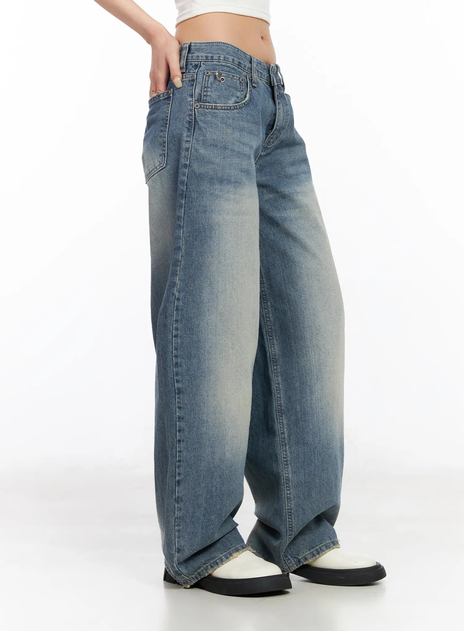 itzel-low-rise-wide-leg-jeans-cm516