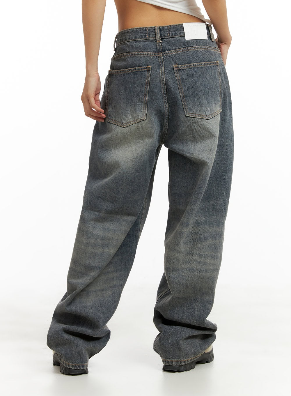 Vintage Washed Baggy Jeans CA424 in blue, back waist-to-hem close-up on model, dual back pockets with contrast stitching, brand label at waistband, faded vintage wash on wide-leg denim.