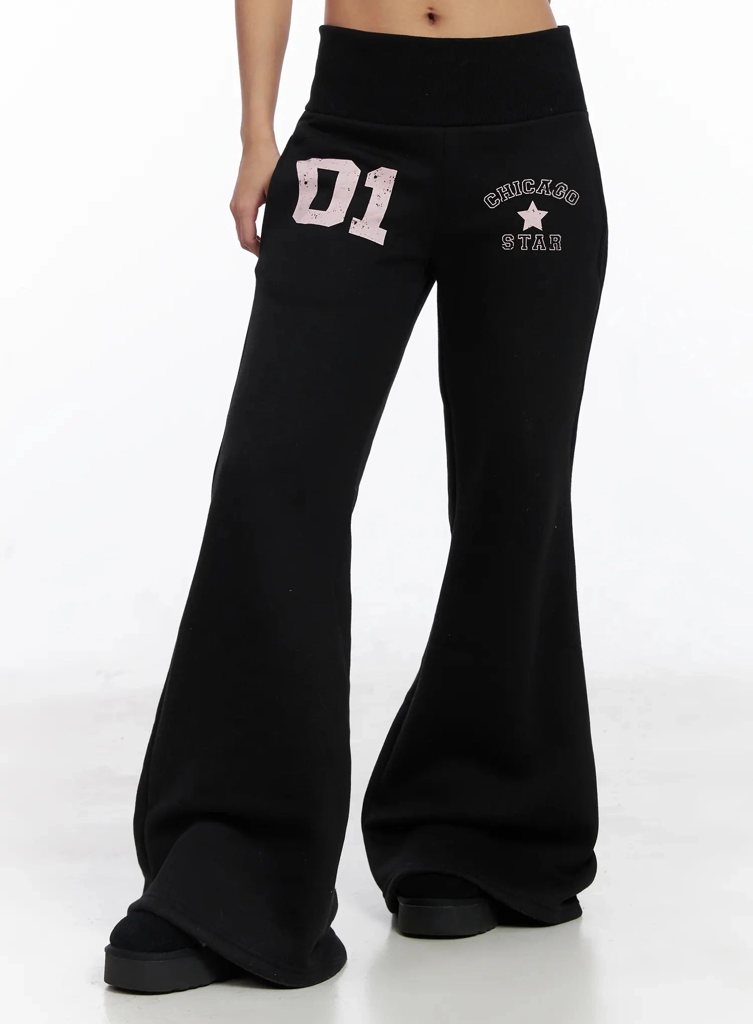 graphic-bootcut-pants-in528