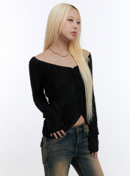 slim-fit-v-neck-buttoned-knit-co423