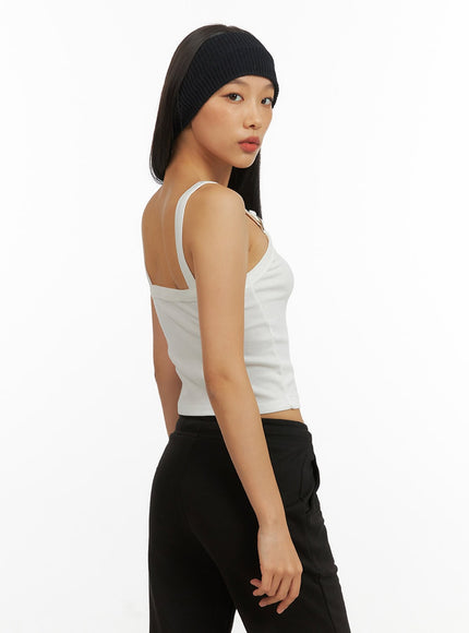 buckle-strap-crop-sleeveless-top-iy422