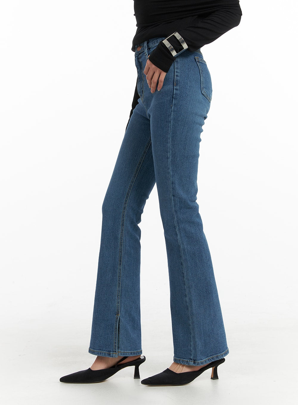 Vintage Flared Jeans IM414 in blue, side view on model, slim fit with subtle bootcut flare and front seam detail, paired with black long-sleeve top and slingback heels.