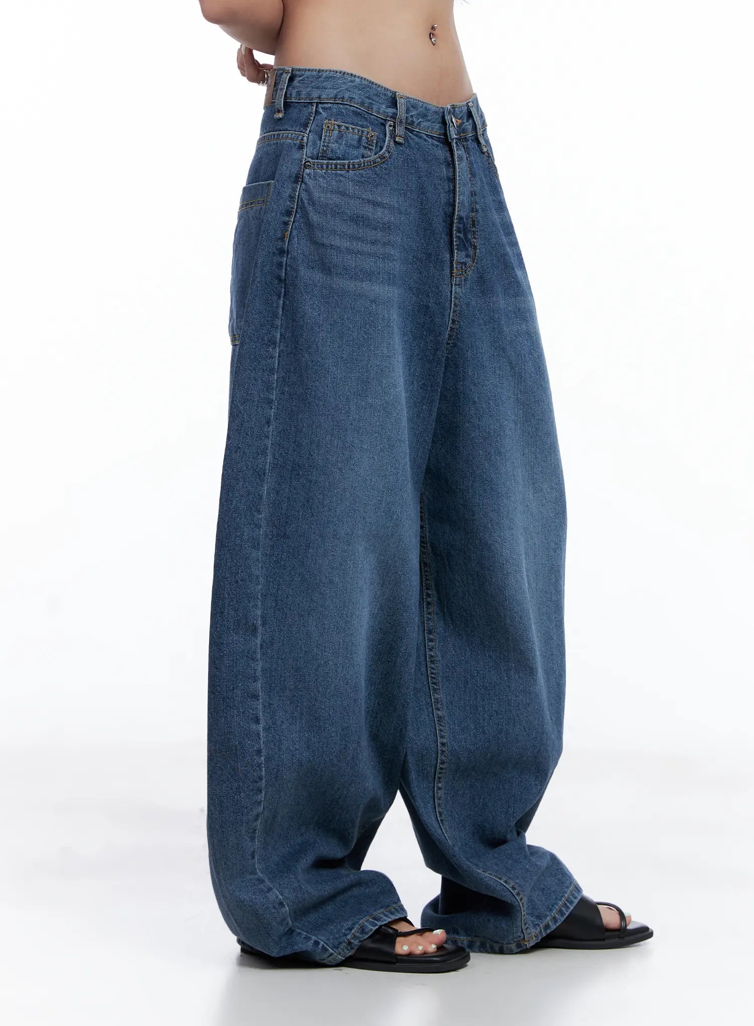 Shuhua Washed Wide-Leg Denim Jeans CL510 in dark blue, side view on model, highlighting exaggerated wide-leg silhouette and low-rise waistband, with black sandals.