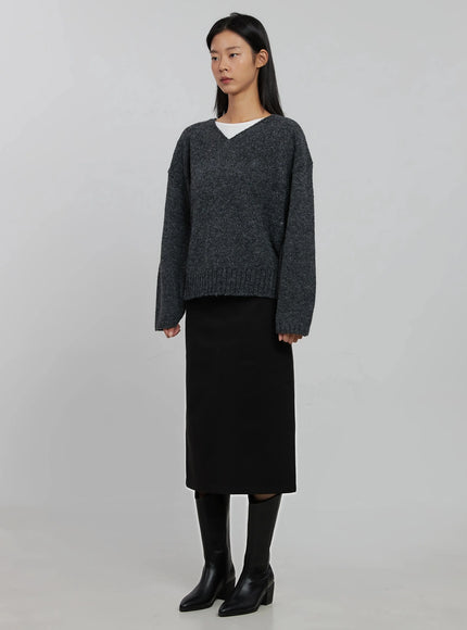 oversized-v-neck-knit-top-ij508