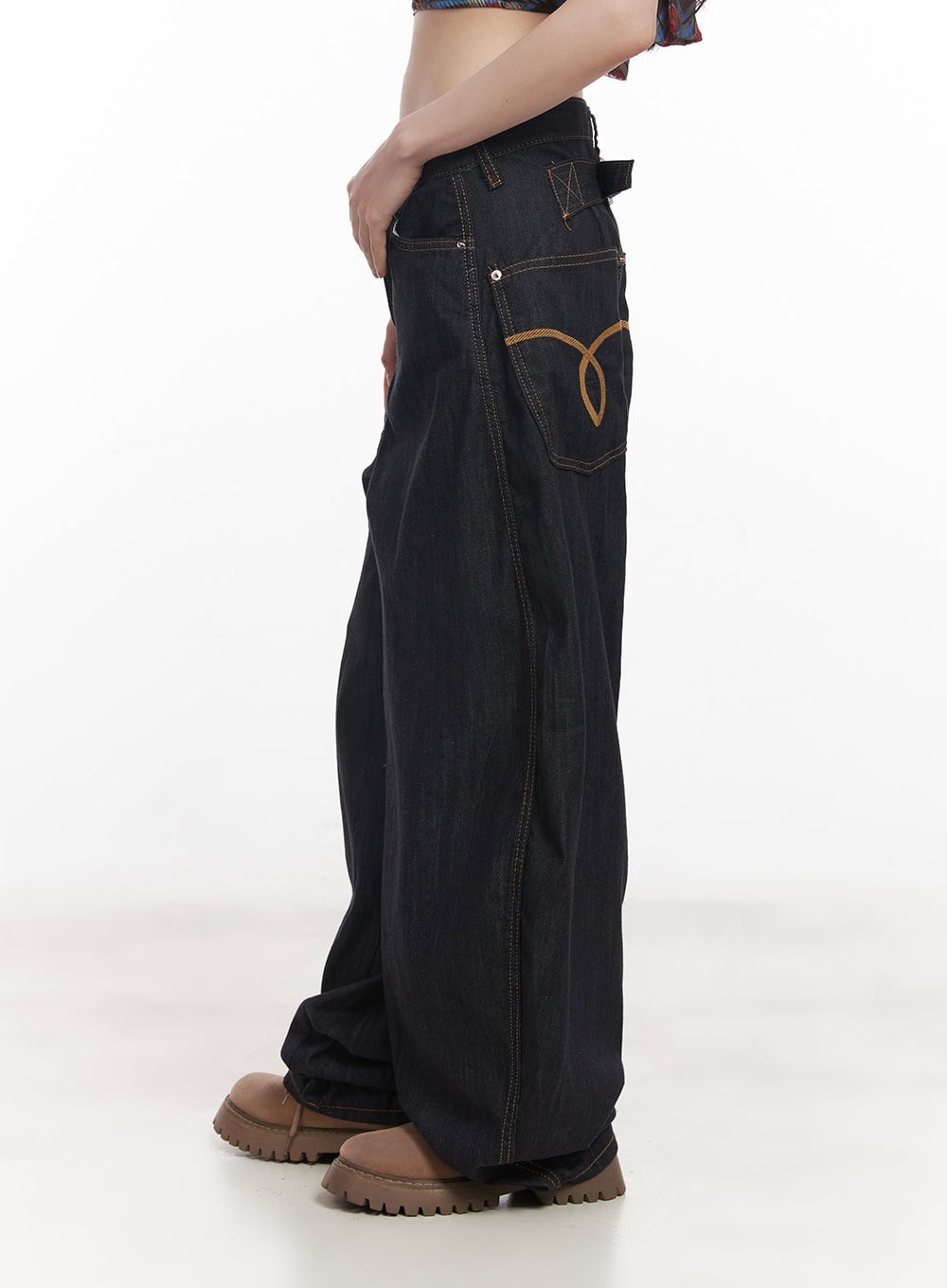 Jessie Stitched Wide-Leg Jeans CY520 in dark blue, close side view on model showing back-pocket golden embroidery detail and contrast stitch, baggy denim leg, worn with plaid top.