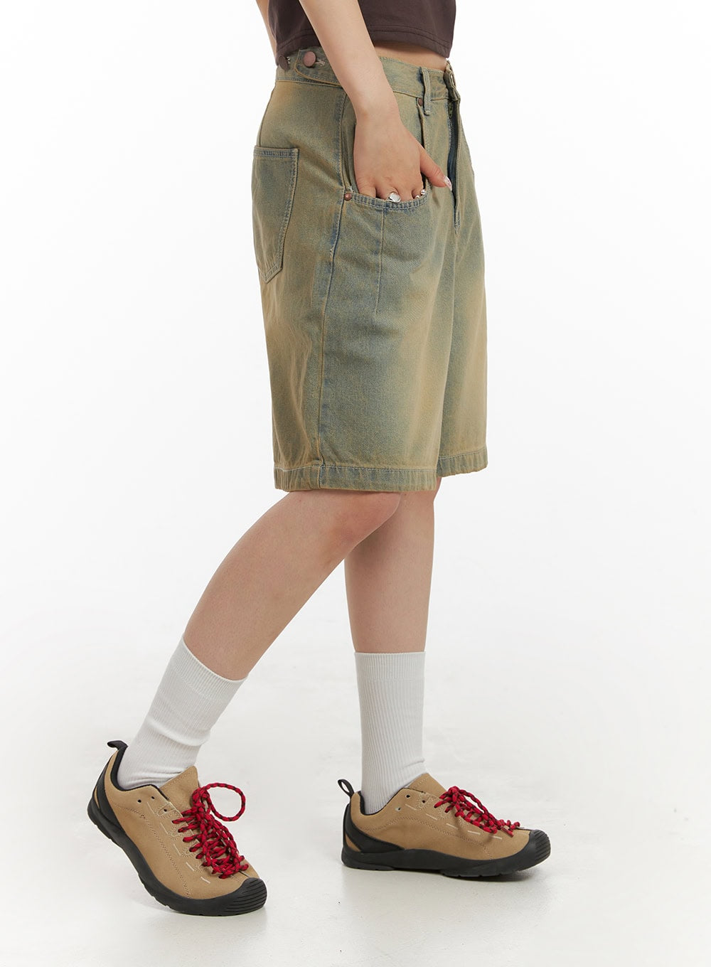 Vintage Washed Baggy Jorts IY410 in light blue, side close-up on model with hand in large patch pocket, highlighting wide-leg silhouette, faded wash gradient, and knee-length hem.