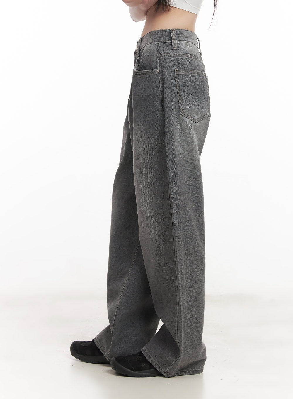 Venessa Washed Baggy Jeans CM528 in dark gray, rear side close-up on model, highlighting back pocket, waistband detail, and wide-leg washed denim cut.