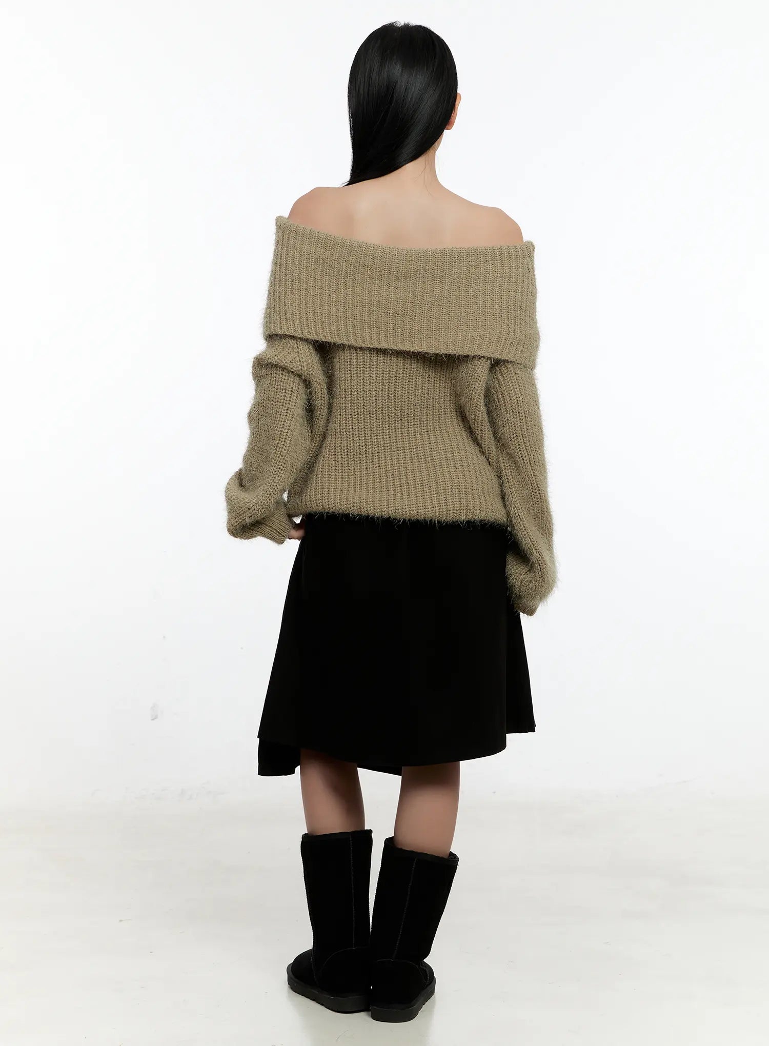 loose-fit-off-shoulder-knit-sweater-cn505