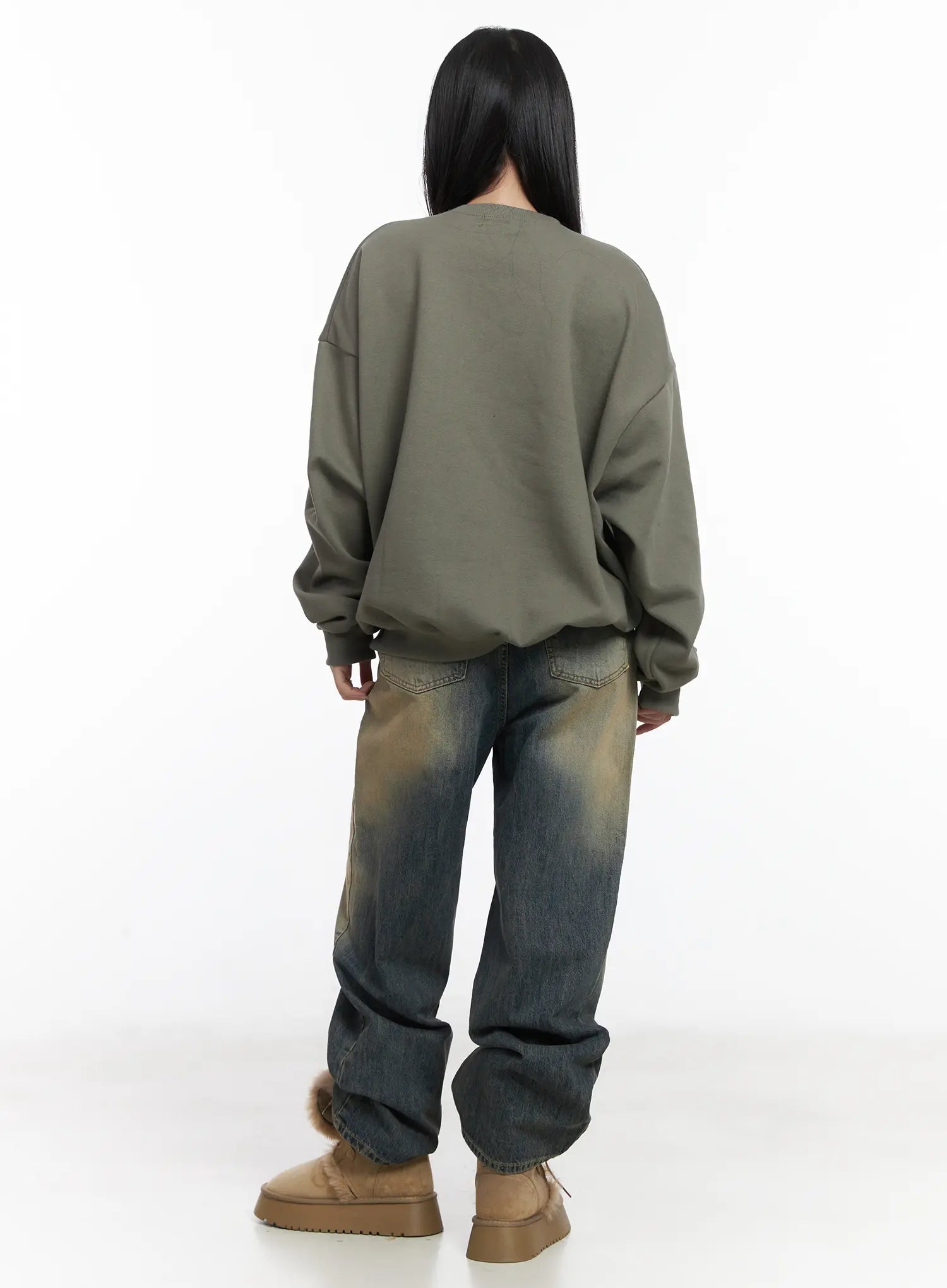 Wide Washed Jeans CS06 in vintage blue, back full-length shot on model, wide-leg washed denim revealing rear pockets and yellow-toned wash fading at hips and thighs, olive sweatshirt on top.