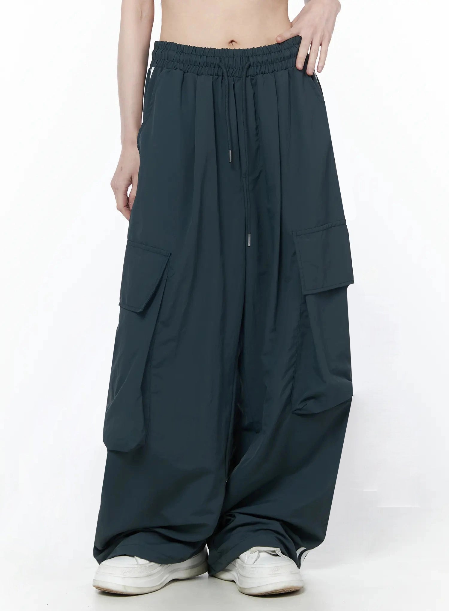 nylon-cargo-track-pants-iu512