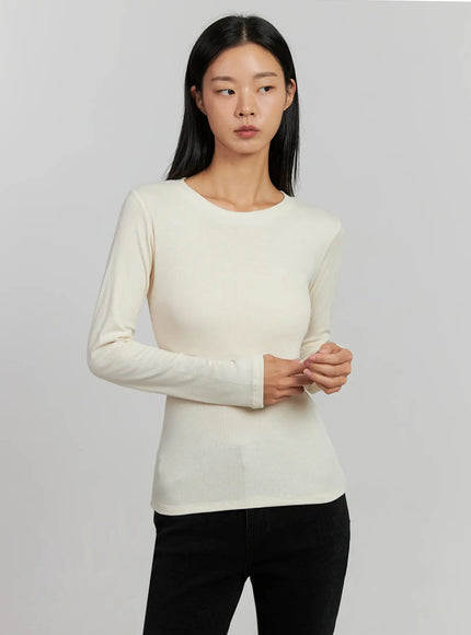 ribbed-knit-long-sleeve-top-ij505