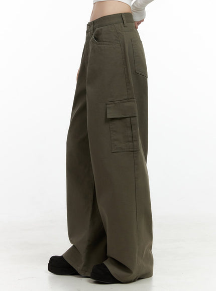 pocketed-solid-cargo-pants-io430