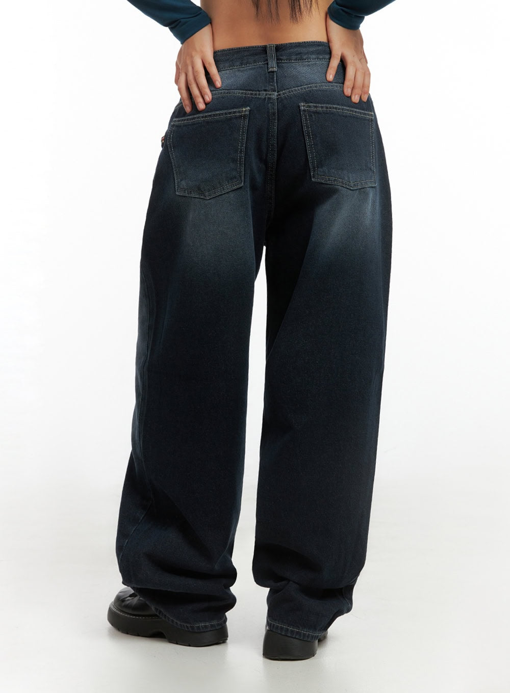 Evelyn Washed Baggy Jeans (Dark Blue) IS402 in dark blue, back waist-to-hem close-up on model, two large patch back pockets with contrast stitching, washed wide-leg denim with faded finish.