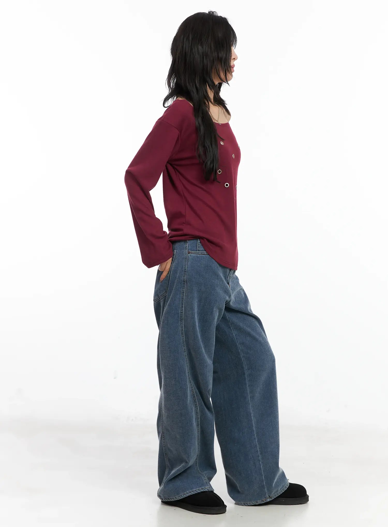 Norah Oversized Jeans CN528 in blue, side full-length shot on model with burgundy long-sleeve top, hands in pocket, wide-leg silhouette with dropped crotch.