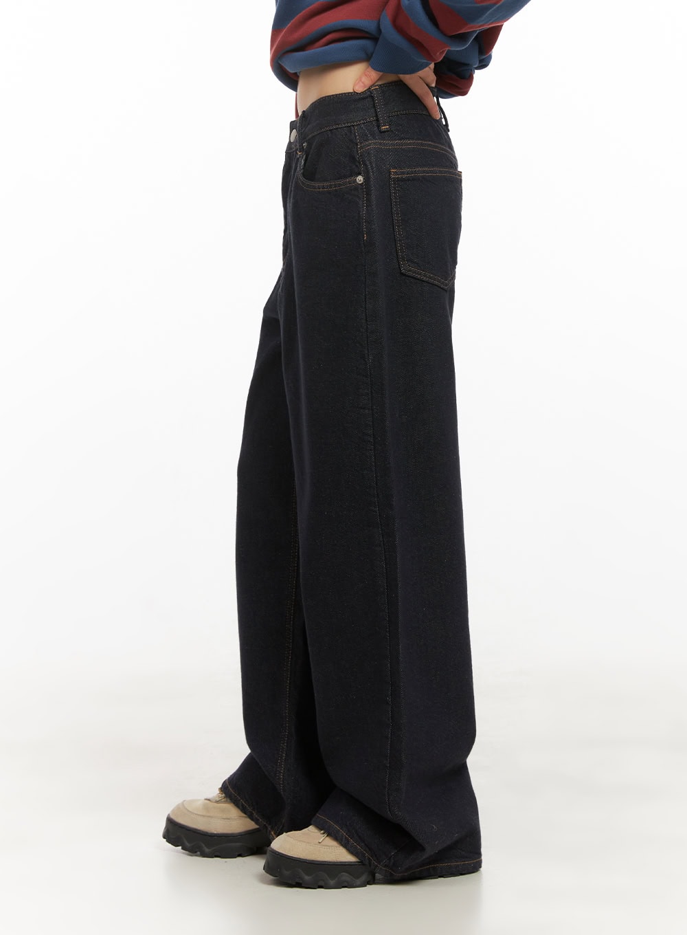 Allie Stitched Wide-Leg Jeans CD430 in dark blue, side close-up from hip to hem on model, highlighting contrast topstitching and roomy wide-leg cut in solid cotton denim.