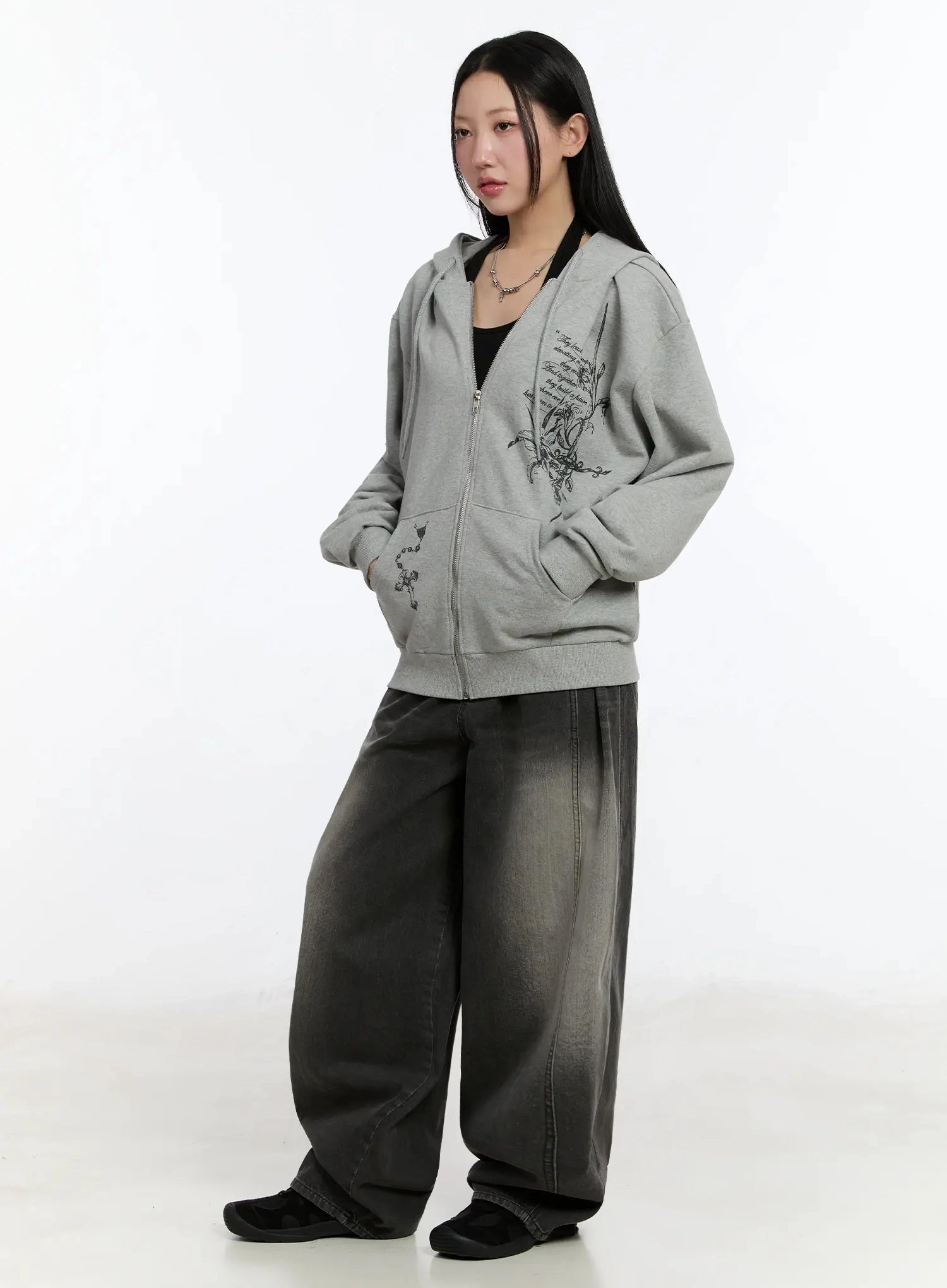 yunho-oversized-wing-print-jeans-if526