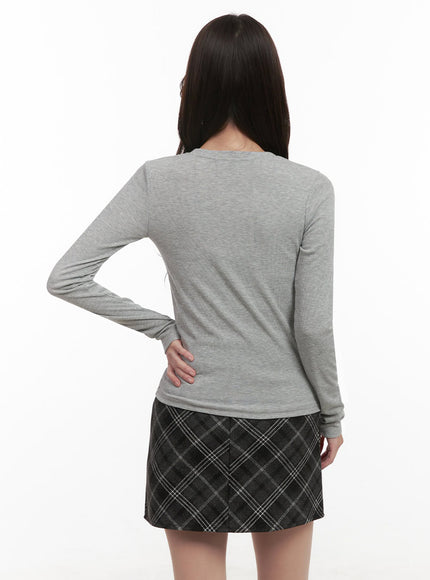 essential-slim-fit-long-sleeve-top-ij510