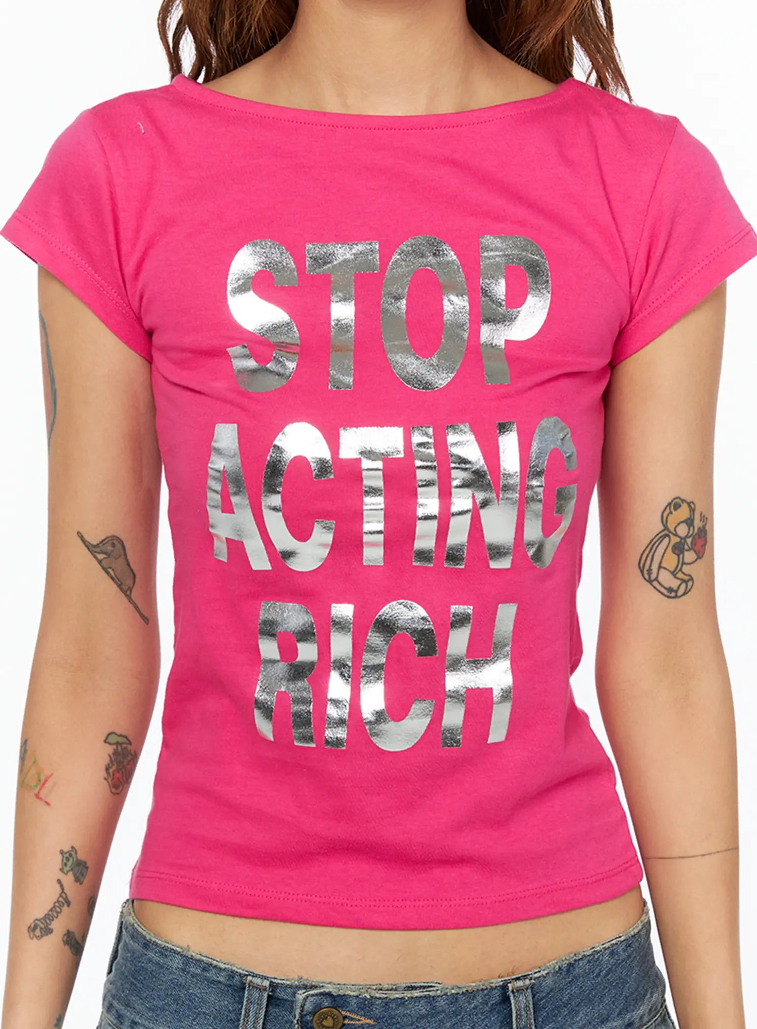 chic-graphic-lettering-short-sleeve-top-cu518