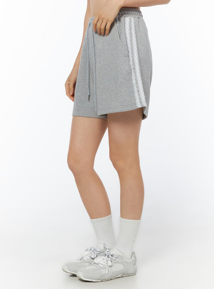 lace-trim-track-shorts-iu519