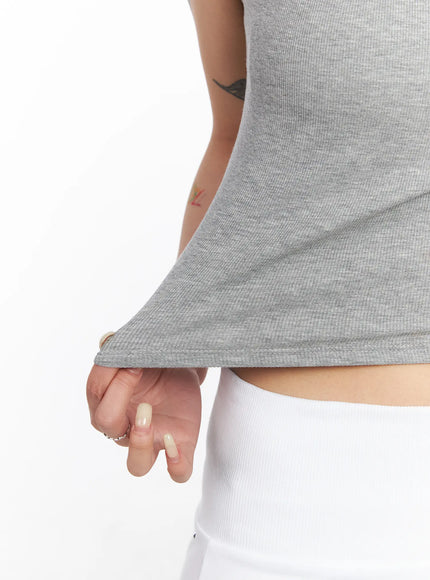 simple-halter-neck-top-cm517