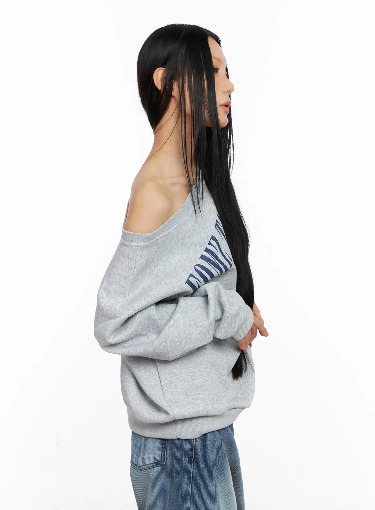 one-shoulder-graphic-lettering-sweatshirt-cs509