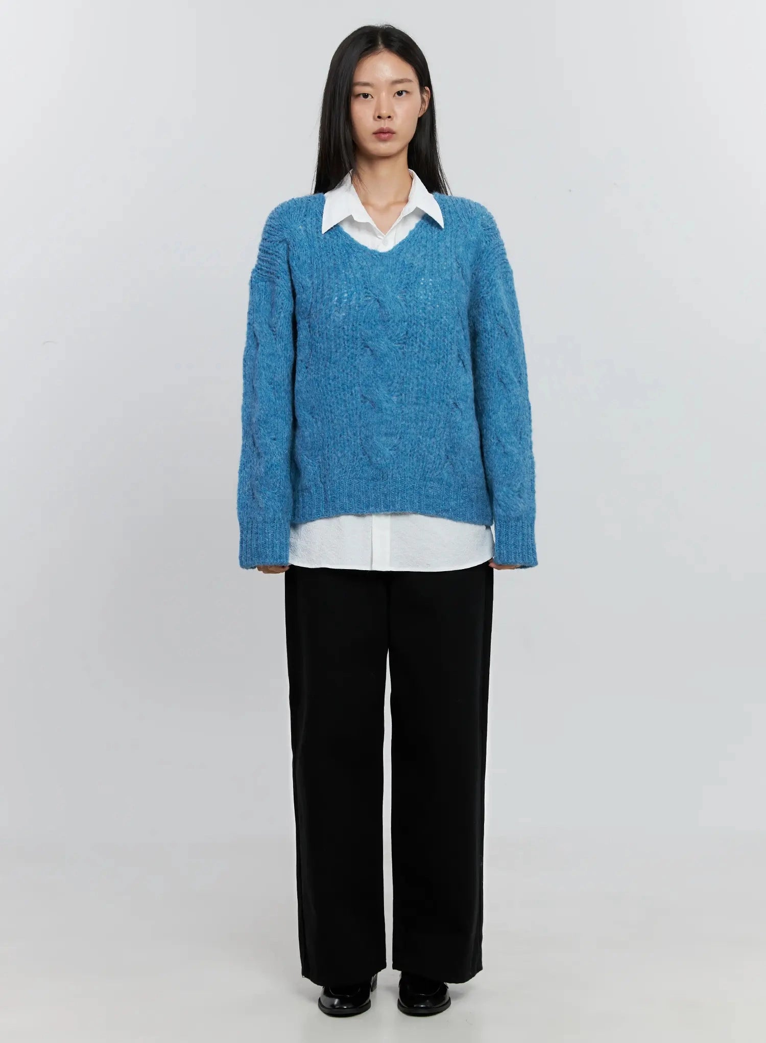 cable-knit-v-neck-sweater-is516